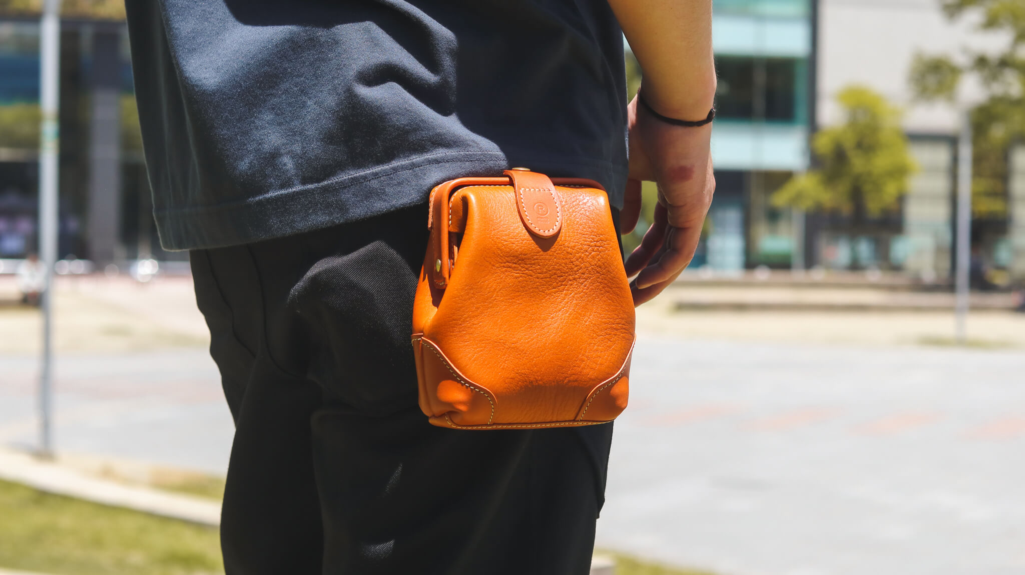 夏に人気の革鞄・革小物10選 ~コンパクトなレザーバッグを爽やかに使いこなそう~ ｜革鞄・革小物のPORCO ROSSO（ポルコロッソ）
