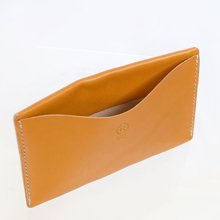 ぽんちゃ 紅の豚 超レア‼️レザーケース 新作の本革製くまちゃんブラウニーキーケース🧸ブラウニーの上に