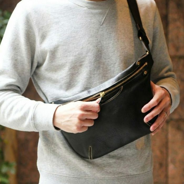 薄マチクロスボディバッグ｜PORCO ROSSO