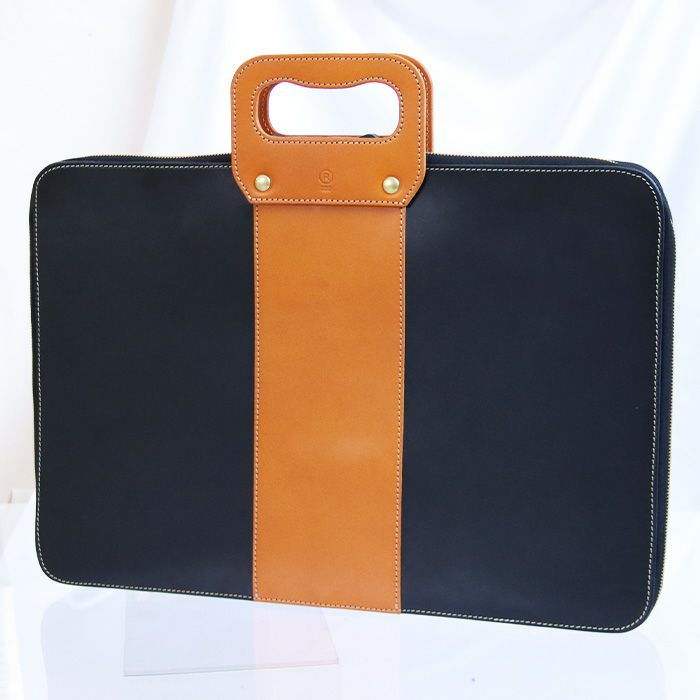 ラウンドZIPドキュメントケースA3E｜PORCO ROSSO