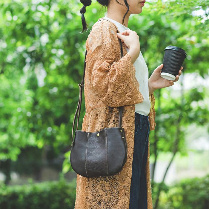 プエプロレザーのポシェット レザーミニバッグ 冬コーデアイテム シンプルポシェット｜革鞄・革小物のPORCO ROSSO（ポルコロッソ）